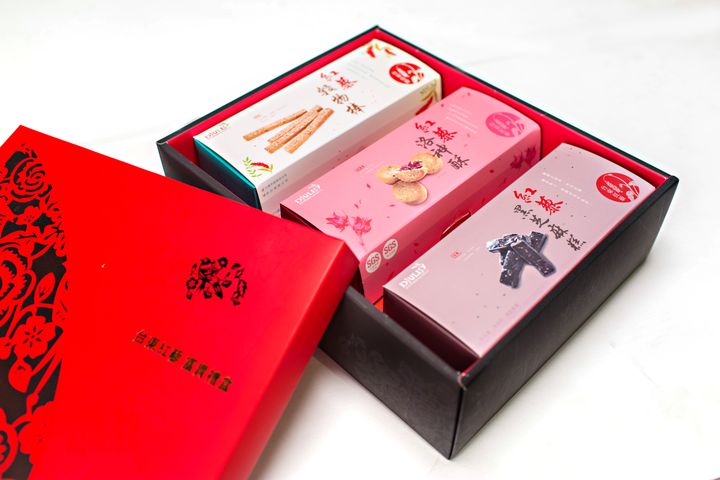 紅藜富貴禮盒(穀物棒+洛神酥+黑芝麻糕)